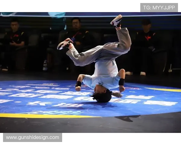 成都街舞队在世界攀岩锦标赛中的耐力表现精彩点评与分析