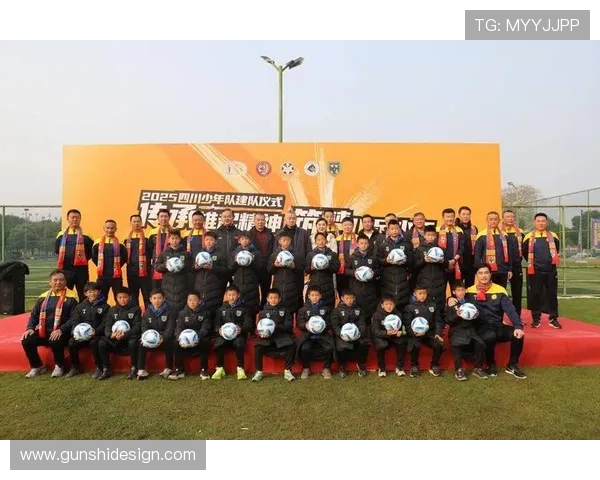 成都足球队团队协作变革引发热议助力球队崛起与发展 成都足球队团队协作变革引发热议助力球队崛起与发展